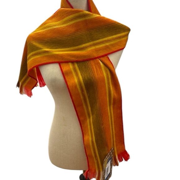 Beautiful alpaca scarf from Ecuador so soft and warm! - Picture 2 of 11